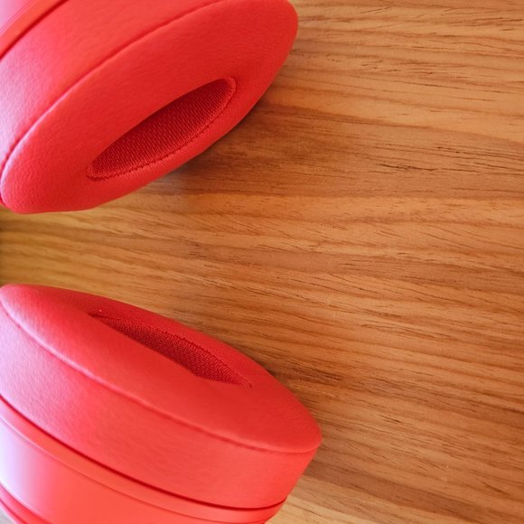 Beats Solo 3 On Ear Red Headphones NIB - Picture 4 of 8